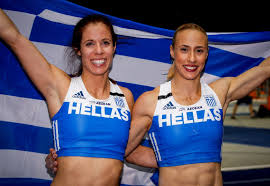 Ηταν στην κουζίνα του σπιτιού της στο φίνιξ της αριζόνα κι εγώ στο γραφείο μου. 86h661kr93ctkm