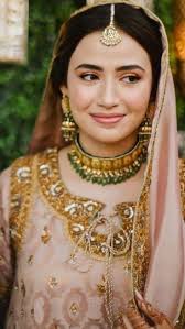 Dupatta Outfit Mahira