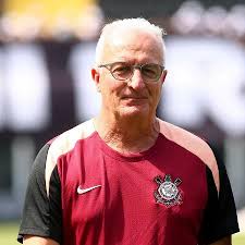 Dorival mantém convicções e firma postura em meio a pressão no Corinthians