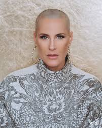 La série photo avec Ève Salvail — AVRIL MAGAZINE