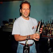 𝐁𝐫𝐮𝐜𝐞 𝐖𝐢𝐥𝐥𝐢𝐬 𝐛𝐚𝐫𝐭𝐞𝐧𝐝𝐢𝐧𝐠, 𝟏𝟗𝟗𝟑.  ————————————————————————————— #brucewillis #bruce #bartender #bartending  #bars #booze #diehard #actor #moviestar #hollywood #cocktail #watch  #newyork #cool #style #fashion #classic #nyc #1990s ...