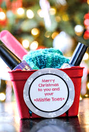 If you you know that your neighbour struggles with money, maybe prepare a little christmas gift for him or her? 3 Easy Christmas Gift Ideas For Friends Crazy Little Projects