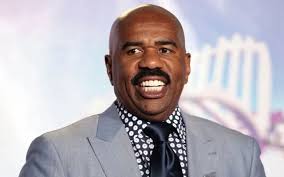 Steve Harvey tiếp tục được chọn làm người dẫn chương trình Hoa hậu hoàn vũ  2018