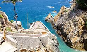 La quebrada de acapulco, es uno de los puntos de mayor atractivo turístico de la región, ubicado en la zona tradicional, a tan sólo pasos del corazón de la ciudad. La Quebrada Acapulco Informacion De Miradores En Acapulco