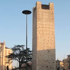 Da banca agricola di lonigo fino a banca popolare di vicenza per poi donare tutto a moglie e figli «schéi e amicissia orba la giustissia». Lonigo Visit Terre Del Gua