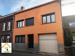Renovation De Facade A Wattignies Enduit Gratte Fenetres Et Porte D Entree Seuil De Porte En Pierre Bleue Porte Fenetre Maison Style Enduit Gratte