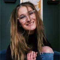 Michelle Scrimger's Instagram, Twitter & Facebook