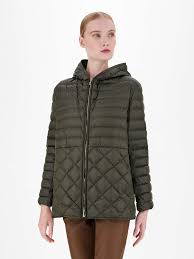Founded in 1951 max mara is the epitome of italian quality and craftsmanship. Women S Padded Coats New 2020 Collection Max Mara