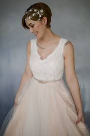 Short Hair Wedding Inspiration That Shows You Don T Have To Grow Out Your Cropped Locks Short Wedding Hair Short Bridal Hair Pixie Bride