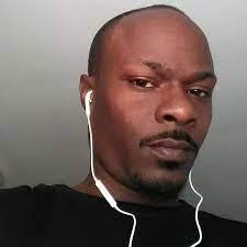 Derrick Giles's Instagram, Twitter & Facebook