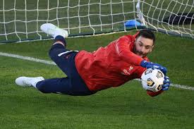 Lloris commence sa carrière en 2005 dans le club de sa ville natale l'ogc nice. Bosnie France L Arret Decisif D Hugo Lloris Decrypte Par Frederic Roux