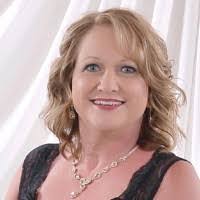 Leslie Romo's Instagram, Twitter & Facebook