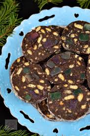 Preferati salam de biscuiti cu rahat sau cu stafide? Salam De Biscuiti Caietul Cu Retete