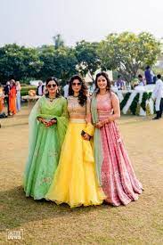A Minimalist Delhi Wedding With Refreshingly New Outfits And An Old School Love Story Indian Wedding Guest Dress Indian Wedding Outfits Indian Photoshoot