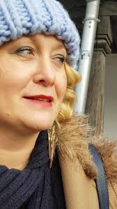 Dzień dobry mówi nasz organizator Edyta Markiewicz-Brzozowska dyrektor Domu  Kultury w Konstancinie „Hugonówki”, gdzie będziemy gościć uczestników  naszej konferencji.