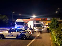 Apr 27, 2021 · january 26, 2021 aku yang tidak kau ini itu dan di anda akan apa dia saya kita untuk mereka ada tahu dengan bisa dari tak kamu kami adalah ke ya orang tapi harus pergi baik dalam sini seperti hanya ingin sekarang semua saja sudah jika oh apakah jadi satu jangan notes 1) this list was created using public/free Video Macam Dalam Gta Viral Geng Abang Truckers Pakat Sekat Jalan Bantu Polis Tahan Kereta Dipercayai Dipandu Penjenayah