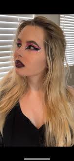 Hi guys I wanted to introduce myself to the group!! My name is Trinity and  I am a mua/sfx artist. I love doing bold colorful creative looks! I am  currently booking and