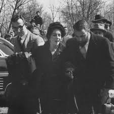 Cartier ruby and diamond necklace. Elizabeth Taylor Photo Mike Todd S Funeral Elizabeth Taylor Mike Todd Elizabeth Taylor 2011