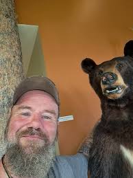 On reprend la route vers longlac hier j'ai vue un ourson sur le bord devla  route 4e fois depuis le début du périple un pas à la fois took the road back