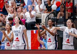 Mrs Bea Cullen - Curvy Naked Figure