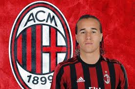 Diego laxalt gioca attualmente nel milan, dove è arrivato nel 2018. Inkhel