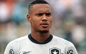 Brasileiro 'se empolga' ao desafiar lutador no UFC: 'Não uso drogas e você  é maconheiro'