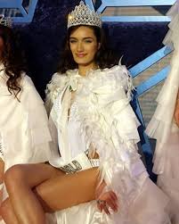 Manken ve oyunculuk yapan hande subaşı'nın yaşamı ve özellikleri merak konusu oldu. Hande Subasi Handesubasicom Instagram Photos And Videos