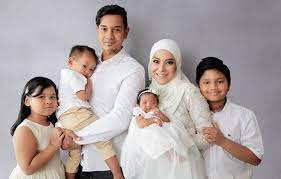 Mawar rashid is a malaysian actress represented by castcall asia. Jarang Kongsi Foto Dengan Anak Tiri Mawar Rashid Minta Netizen Jangan Gelabah