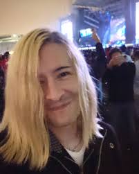 Después de mucho tiempo volví a ir a un concierto y que mejor que ver q una  de las bandas por las cuales me convertí en músico 🤘🏻🥹🤘🏻. Axl: si bien  ya