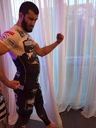 Gwiazdor mma pokazał film z wyprawy na ryby, który wywołał lawinę komentarzy fanów. Mamed Khalidov Waga Zrobiona Jestem Gotowy Facebook
