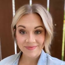 Ann Batt's Instagram, Twitter & Facebook