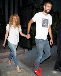 Früher hatte jede kuh ihren festen platz im stall, heute ist der stall in unterschiedliche bereiche eingeteilt, in denen. Die Geschichte Von Shakira Ist Zu Dieser Zeit Eine Sangerin Shakira Biographie