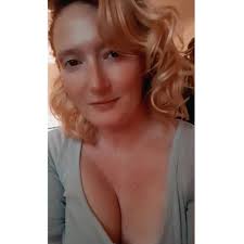 The Mini Ella Bio is crafted with an innovative plant-based leather  alternative. An evolution of our iconic Ella tote, a best-seller since  2008. #ToryBurchBags #ToryBurchSS23 #ToryBurch