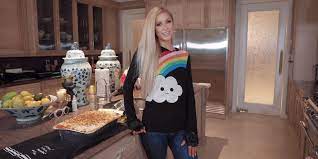 Paris hilton has lined up a cooking show at netflix inspired by her viral lasagna video from last year, the streamer announced monday. Paris Hilton Now Has A Cooking Show And She Makes Lasagna