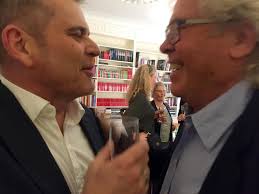 Jeg sidder bare her og er ked af det. Fattig på ord, rig på følelser.  Minder der stimler sammen bag tårer, smil og taknemmelighed. Du viste mig  dit Frankrig og Spanien og