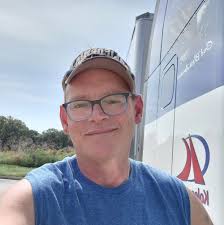 What percentage of truckers still use CB radios and are they useful?