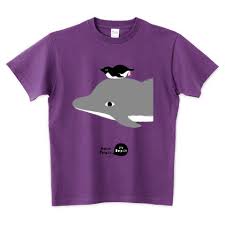 大人のペンギンシリーズ その4 イルカで休憩 デザインtシャツ通販 t shirts trinity tシャツトリニティ tシャツ デザイン tシャツ ペンギン