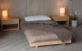 Tempat tidur yang satu ini memiliki bentuk yang paling sederhana. 12 Desain Kasur Tanpa Ranjang Ini Nggak Cuma Enak Buat Lesehan Tapi Juga Bikin Lega Ruangan