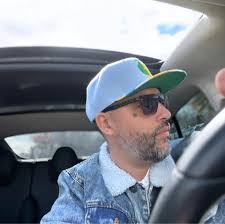 Albert Jaquez's Instagram, Twitter & Facebook