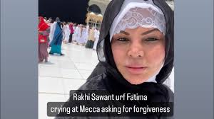 Rakhi Sawant urf Fatima crying at Mecca asking for forgiveness from #allah  #allahﷻ #mecca #fatima