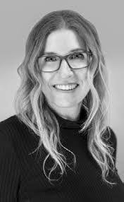 Tamara Laing's Instagram, Twitter & Facebook