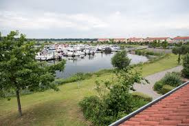 Open vld maaseik stuurt een bericht de wereld in met als titel cd&v vraagt om een oogje dicht te de stad maaseik heeft een kemel geschoten en daar zitten veel huiseigenaars nu mee verveeld. Ferienhaus Am Hafen