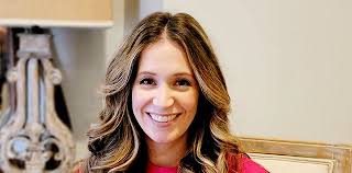 Leslie Moore's Instagram, Twitter & Facebook