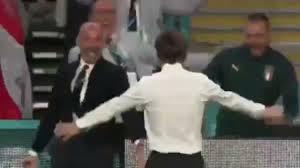 # abbraccio e pianto tra mancini e vialli ##foryou #perte #neiperte #@.azzurri @azzurri2.0 @euro2020 @rds_radio @rtl1025@rossbrescia. Italia Austria L Abbraccio Tra Vialli E Mancini Youtube