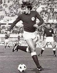 .con a bordo il torino calcio si schiantava contro il terrapieno della basilica di superga, portandosi via una squadra unica nel suo genere, il grande torino scambio di reciproca amicizia frequente nel corso degli anni: Torino Addio A Marino Lombardo Campione D Italia Nel 1976 Il Cordoglio Del Toro