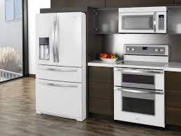 White Is Back But It Doesn T Mean You Have To Revisit The 1980s Whew The Modern Take On Kitchen Appliance Trends White Kitchen Appliances Kitchen Remodel