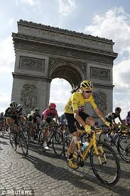 Chris Froome Celebrates Tour De France Victory With Beer And Champagne Tour De France Tours Cycle Culture