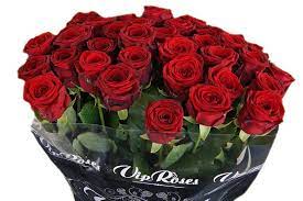 De roos is het symbool van de liefde heb je jouw favoriete bos rozen gevonden? Bos Rode Rozen Kopen En Bezorgen Regioboeket Nl