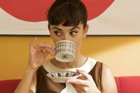 Cannes 2009 Broken Embraces Trailer Photos Poster And Reviews Filmofilia Tea Etiquette Drinking Tea People Drinking Coffee