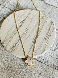 Semi Van Cleef Arpels Sweet Alhambra Four Leaf Clover Mother Of Pearl Necklace Van Cleef Necklace Mother Of Pearl Necklace Four Leaf Clover Necklace